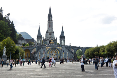 Lourdes: Private Guided Tour in the SanctuaryLourdes Sacred &amp; Religious Guided Tour in French