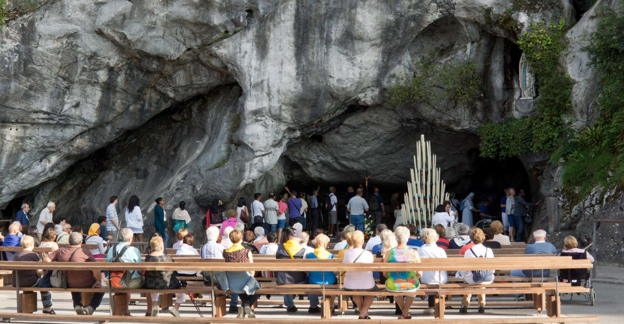Lourdes, Private Guided Tour in the Sanctuary - Housity