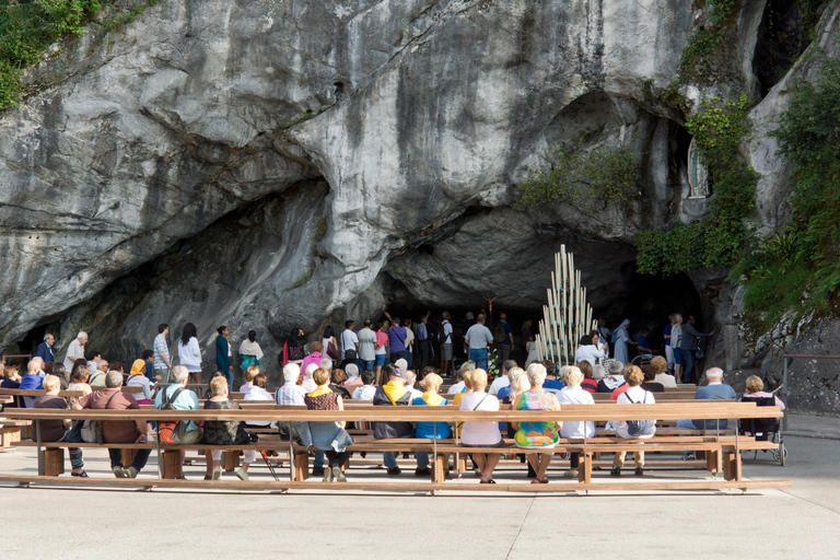 Lourdes: Private Guided Tour in the SanctuaryLourdes Sacred &amp; Religious Guided Tour in French