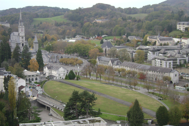 Lourdes: Private Guided Tour in the SanctuaryLourdes Sacred &amp; Religious Guided Tour in French