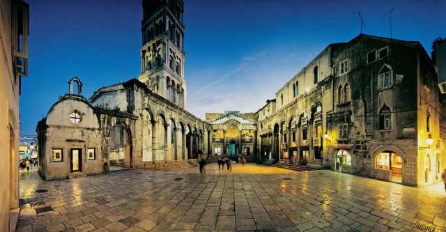 Visit Split 1.5-Hour Walking Tour and Diocletian's Palace in Omis