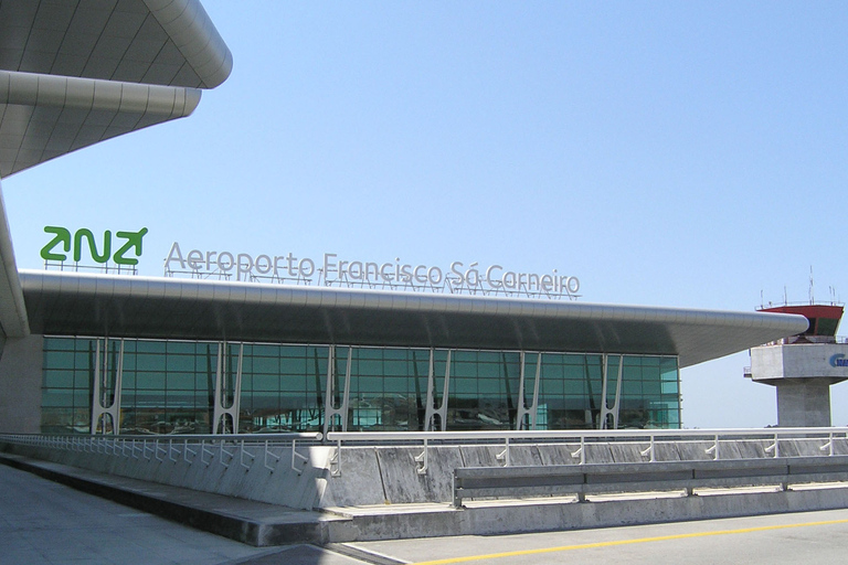 Traslado desde el aeropuerto de Oporto al centro de OportoTraslado privado de ida desde el aeropuerto de Oporto al centro de Oporto