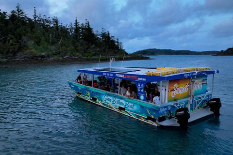 Airlie Beach: Tour nocturno en barco con fondo de cristal