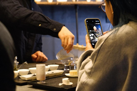 Shanghai: Chinese Tea Experience with Tasting and Relaxing