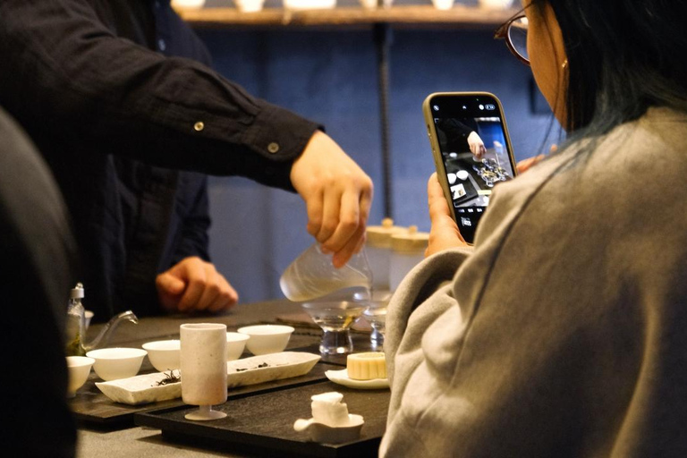 Shanghai: Chinese Tea Experience with Tasting and Relaxing