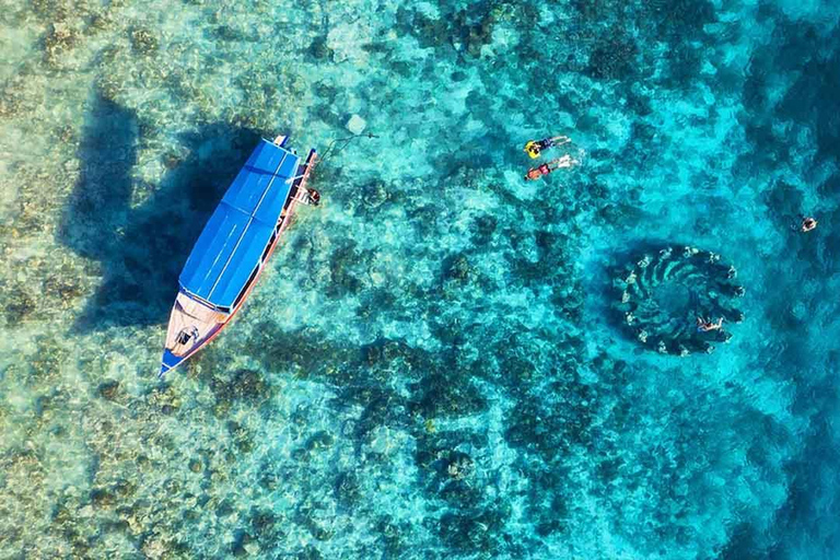 Gili Trawangan: Cycling Tour with Snorkeling and Viewpoint