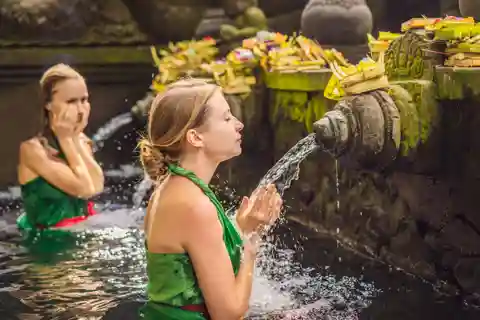 Bali : Ubud Purification traditionnelle balinaise