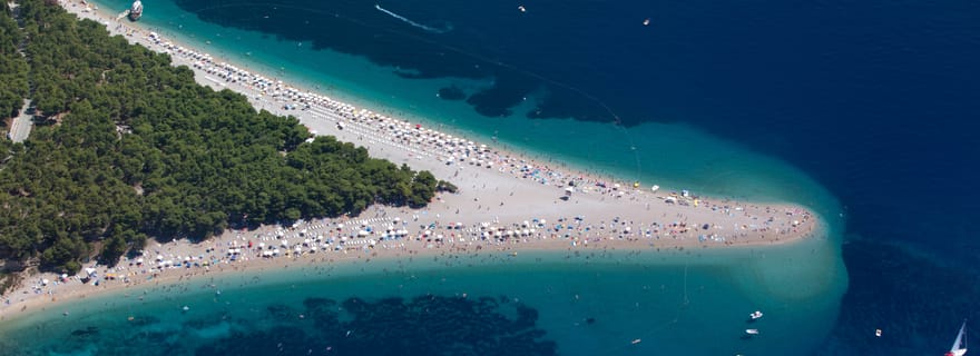 Depuis Trogir ou Split : Visite privée en hors-bord de l'île de Brac