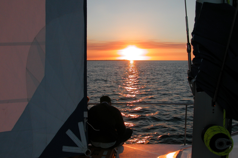Vela com champanhe ao pôr do sol em Hervey BayBaía de Hervey: Veleiro ao Pôr do Sol c/ Champanhe