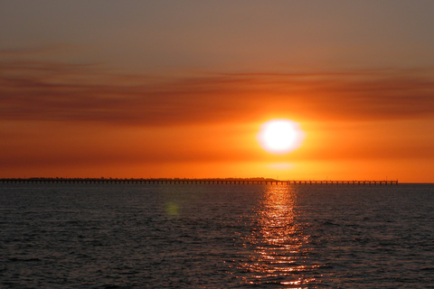 Vela com champanhe ao pôr do sol em Hervey BayBaía de Hervey: Veleiro ao Pôr do Sol c/ Champanhe