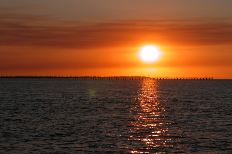 Vela com champanhe ao pôr do sol em Hervey BayBaía de Hervey: Veleiro ao Pôr do Sol c/ Champanhe
