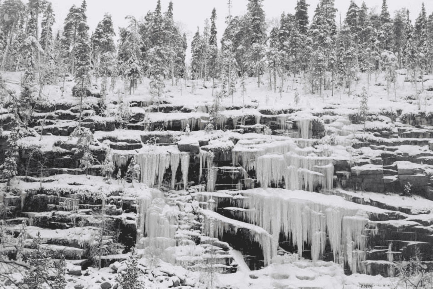Gönguferð í Korouoma | Frosinn foss