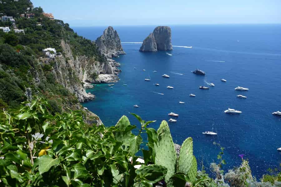 Von Positano, Praiano oder Amalfi aus: Capri Ganztagestour mit dem Boot. Foto: GetYourGuide Von Positano, Praiano oder Amalfi aus: Capri Ganztagestour mit dem Boot. Foto: GetYourGuide