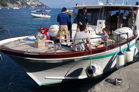 Capri: Ganztägige BootstourBootsfahrt ab Praiano