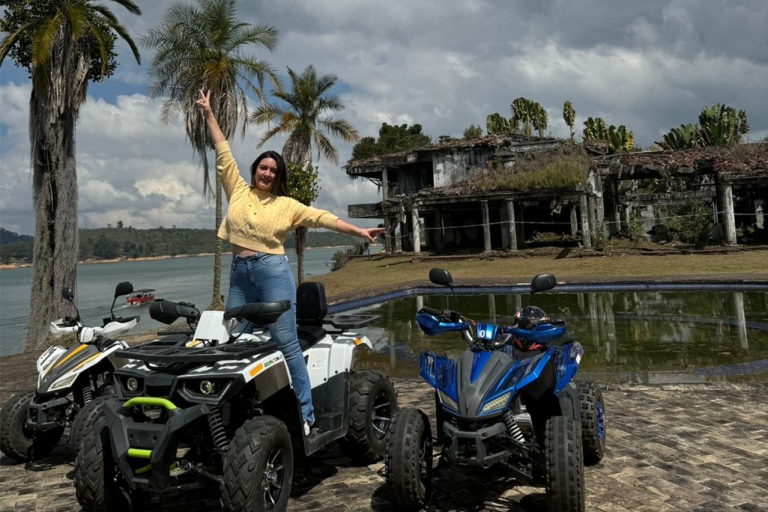 Hacienda de Pablo Escobar, paseo en barco y Piedra del Peñol(Copia de) Medellín: Excursión de un día a Guatapé y visita en barco a la finca de Pablo Escobar