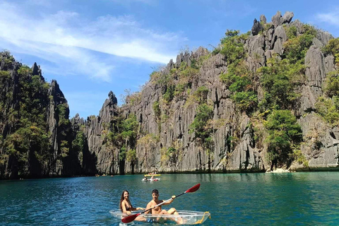 Excursión a la isla de Coron en catamarán de lujo: