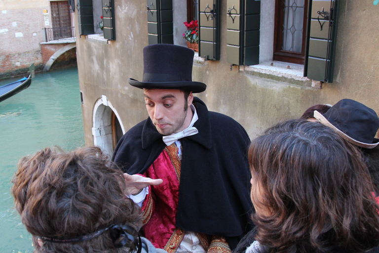 Venice: Theatrical Carnival Walking Tour Tour in English and Italian at 11:30 AM