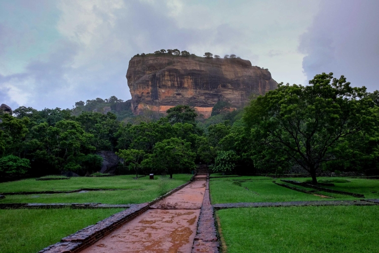 From Colombo: All Inclusive Sigiriya and Dambulla Tour