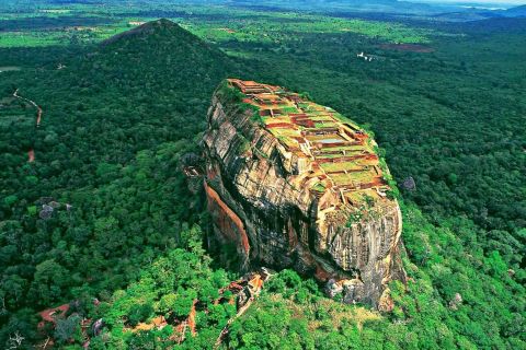 Kandy: excursão com tudo incluído à Fortaleza de Sigiriya e ao templo da caverna