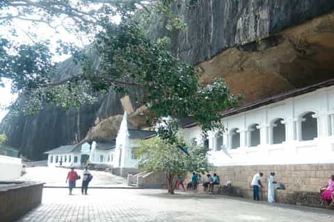 Kandy: Sigiriya Fortress & Cave Temple All-Inclusive Tour