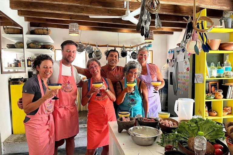 Huatulco: Oaxacan Cooking Class with Market Tour & Meal