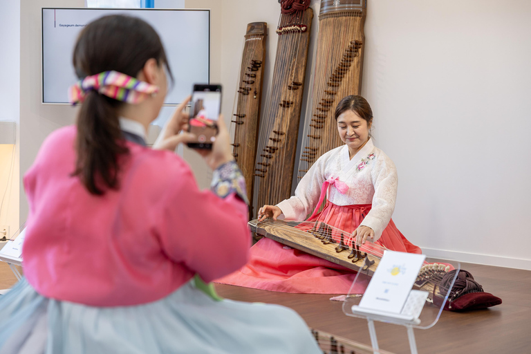 Seoul: Mini Gayageum Workshop with Bukchon Views Premium : DIY Mini Gayageum + Authentic Master Lesson