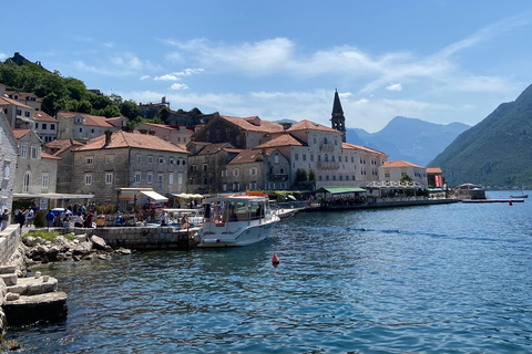 Kotor: ótima aventura de scooter até Perast, passeio de barco GRATUITO