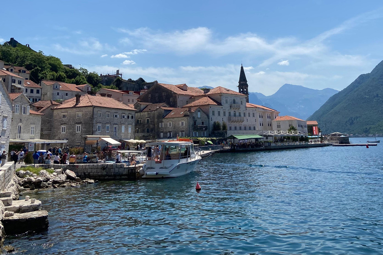 Kotor: grande avventura in scooter fino a Perast, giro in barca GRATUITO