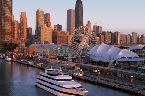 Chicago: Fireworks Gourmet Dinner Cruise on Lake Michigan