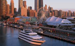 Chicago: Fireworks Gourmet Dinner Cruise on Lake Michigan