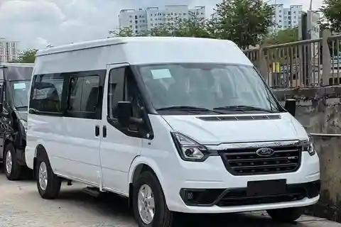 Hanói: Servicio de coche privado a Sapa, la bahía de Halong o Ninh Binh