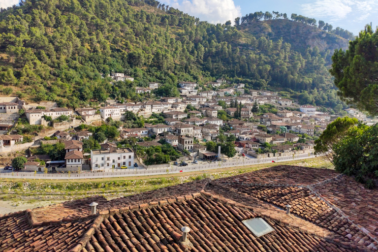 &quot;Berat: Patrimônio da UNESCO e viagem de 1 dia para a Cachoeira Bogova&quot;&quot;Berat: Patrimônio da UNESCO e Cachoeira Bogova&quot; - Tiranë