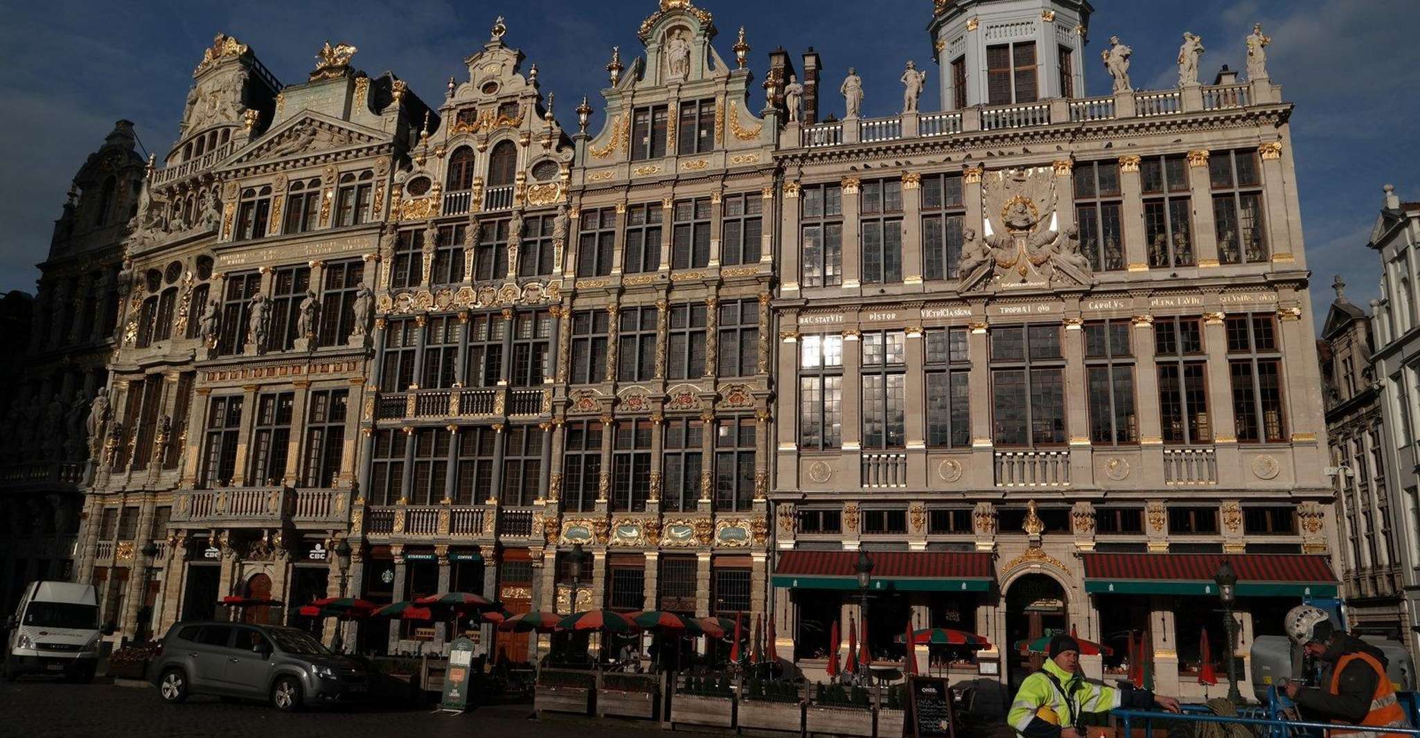Brussels: Walking Tour from Central Station to Manneken Pis
