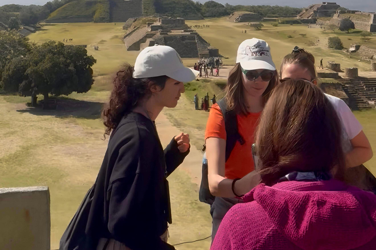 Oaxaca: Premium Monte Alban and Master Artisans Tour Oaxaca: Premium Monte Albán and Master Artisans Tour