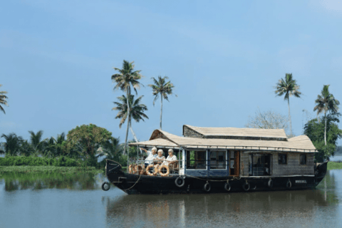 كوتشي: رحلة بحرية ليلية على متن بيت عائم في أليبي مع وجبات