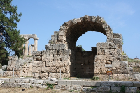 Desde Atenas: antiguo monasterio de Corinto y Daphni