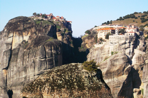 From Athens: Delphi and Meteora 2-Day Tour with HotelTour in French