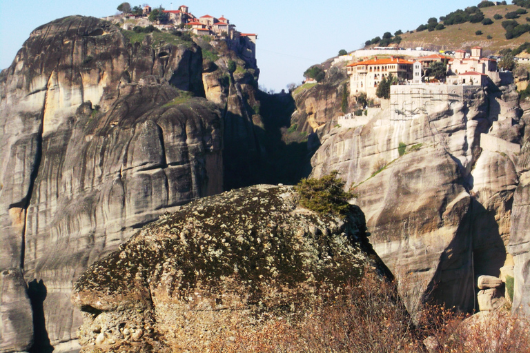 De Atenas: Delphi e Meteora: excursão de 2 dias com hotelExcursão em Francês