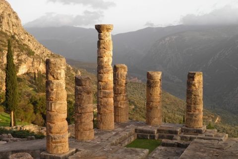 From Athens: Delphi and Meteora 2-Day Tour with Hotel Tour in French