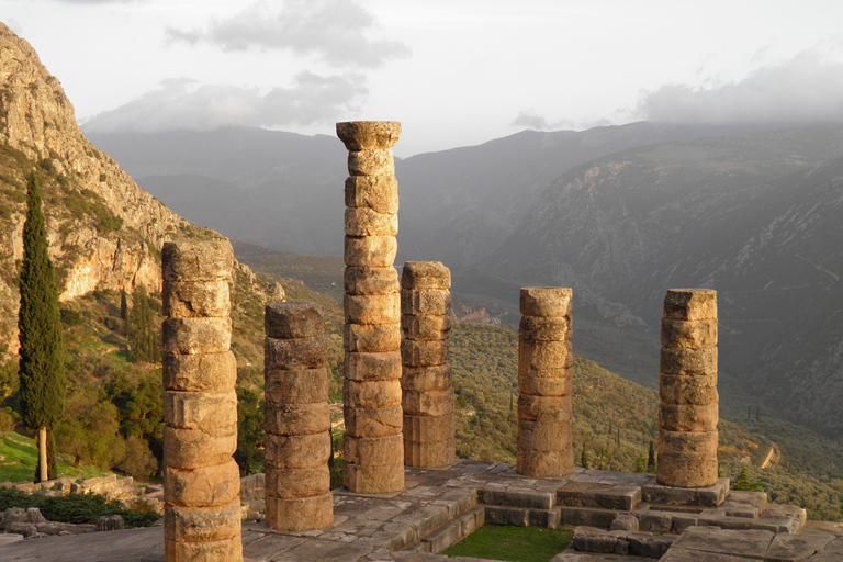 De Atenas: Delphi e Meteora: excursão de 2 dias com hotelExcursão em Francês