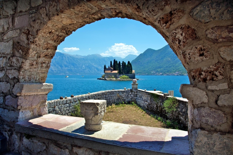 Montenegro: tour privado Kotor, Perast, Virgen de las rocasBoka Bay: excursión privada a la costa