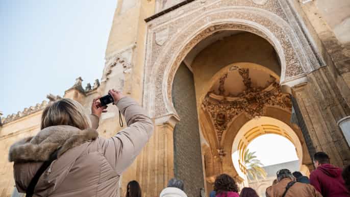 cordoba jewish quarter and mosquecathedral guided tour