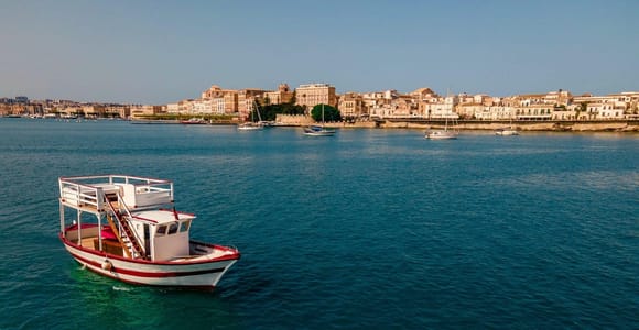Syracuse: Ortigia Island Boat Tour with Lunch and Wine