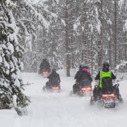 Äkäslompolo: Einfache und unterhaltsame Schneemobil-Safari