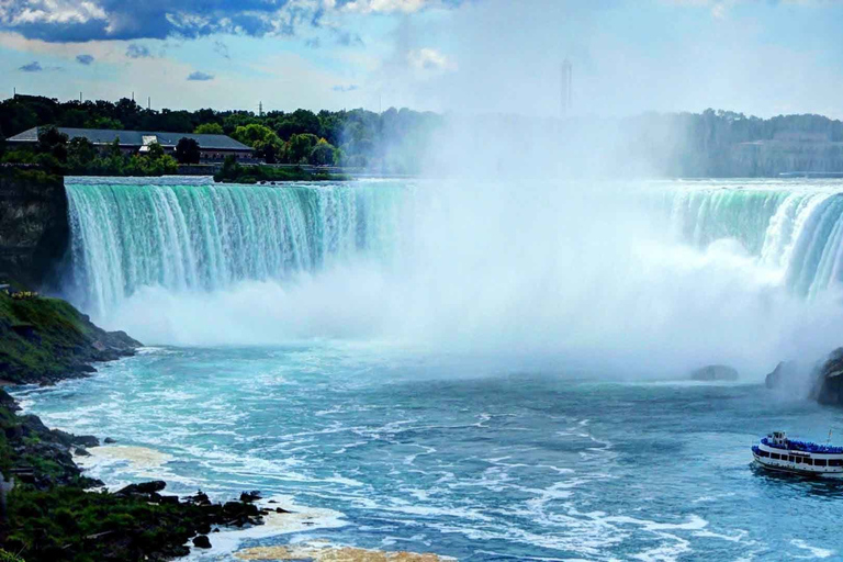 Depuis Toronto : soirée aux chutes du Niagara avec croisièreVisite avec croisière et repas avec vue sur les chutes