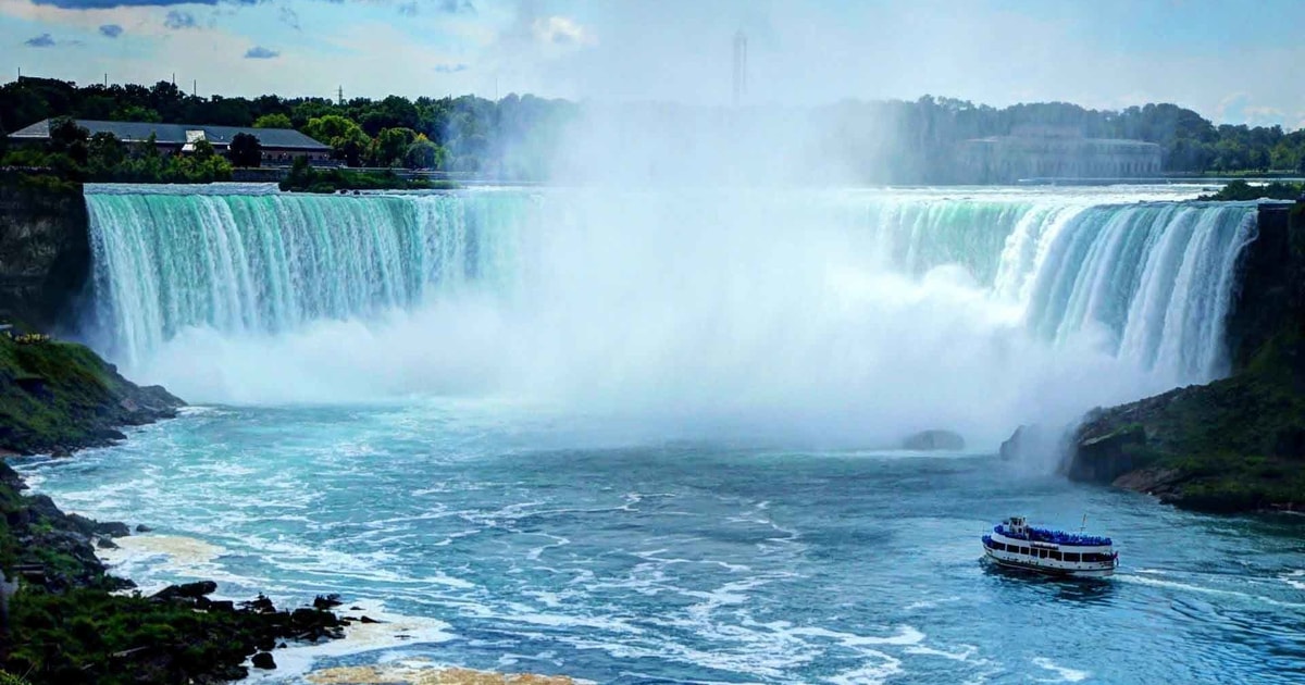 Depuis Toronto : chutes du Niagara Falls avec croisière | GetYourGuide