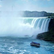 Ab Toronto: Tagestour zu den Niagarafällen mit Bootsfahrt
