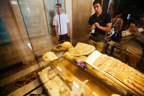 Paris : Louvre Museum Skip-the-Line small group guided Tour Tour in English