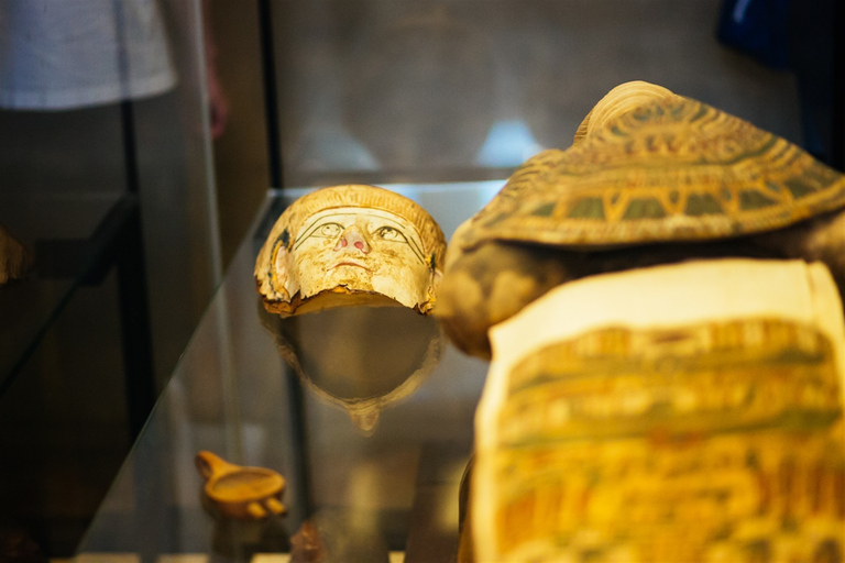 Paris : Louvre Museum Skip-the-Line small group guided Tour Tour in English