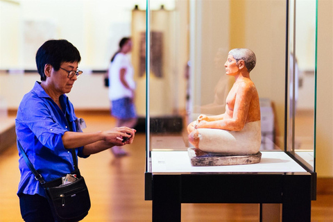 Paris : Louvre Museum Skip-the-Line small group guided Tour Tour in English
